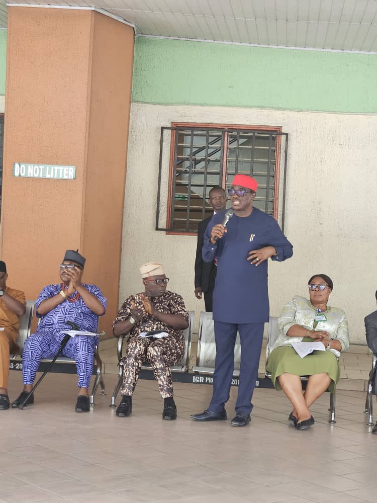 SenOhuabunwa's tweet photo. At the University Library .
The Librarian, Prof Helen Emasealu welcomed us and we interacted with the staff members.
#UniqueUniport
#UniPortCouncil
#UniversityTour https://t.co/h6kMPry1mj