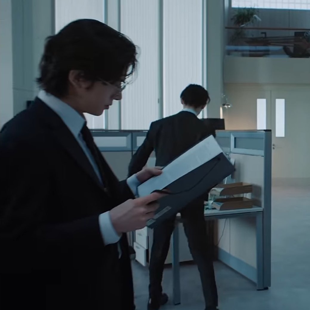 PUPPYJ4KEY's tweet photo. WE ARE GET JAKE IN SUIT WITH SPECS https://t.co/fEvg2YnGLF