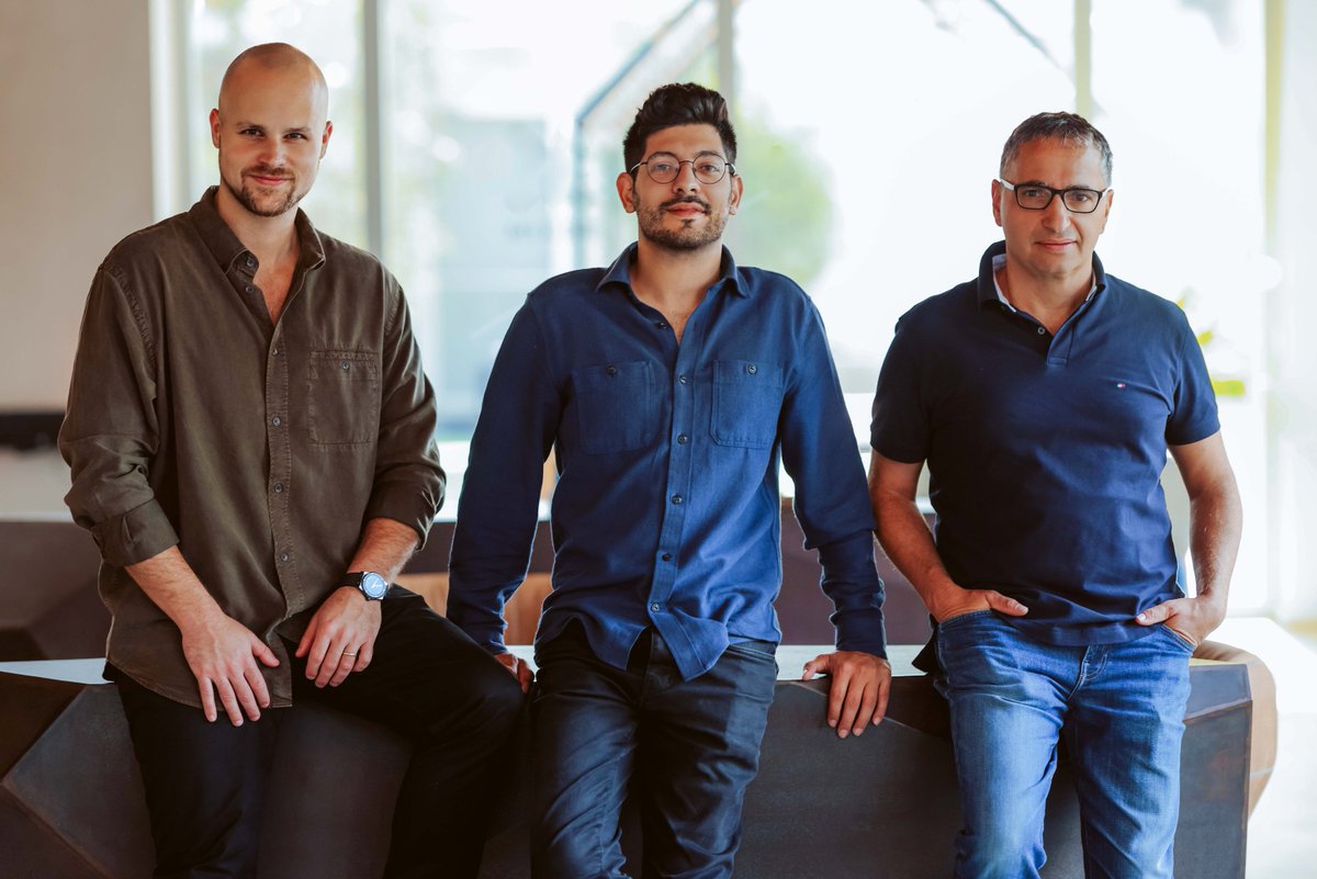 בשוק ההון מסתתרות חברות טכנולוגיה מצויינות עם חפיר משמעותי, צמיחה חזקה, הקצאת הון מעולה ומלא פוטנציאל לא ממומש.

אתם לא חשופים אליהן בכלל.

צריך לשנות את זה.

בשביל זה הצטרפתי לעופר סנדלר (סנדלר השקעות) ואלעד בנבג׳י (אקסלנס/בלינק) והקמנו את ANEK Capital.
הגיע הזמן לממש פוטנציאל.