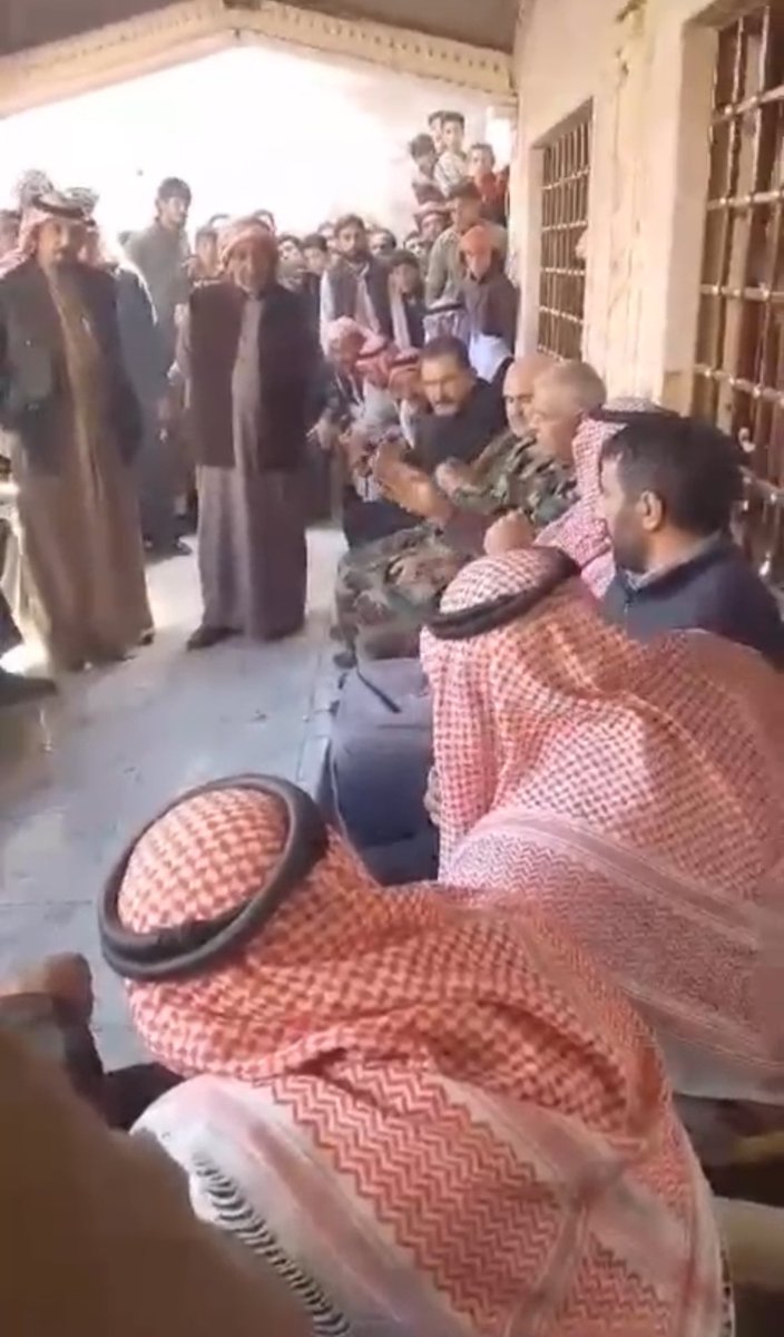 #البوكمال:
بعد محاولة وساطة افرع المخابرات في المدينة 
الشيخ رجا الدحام الدندل 
يرفض الاجتماع مع المدعو الحج عسكر الإيراني 
قائد مليشيا الفوج 47 في المنطقة