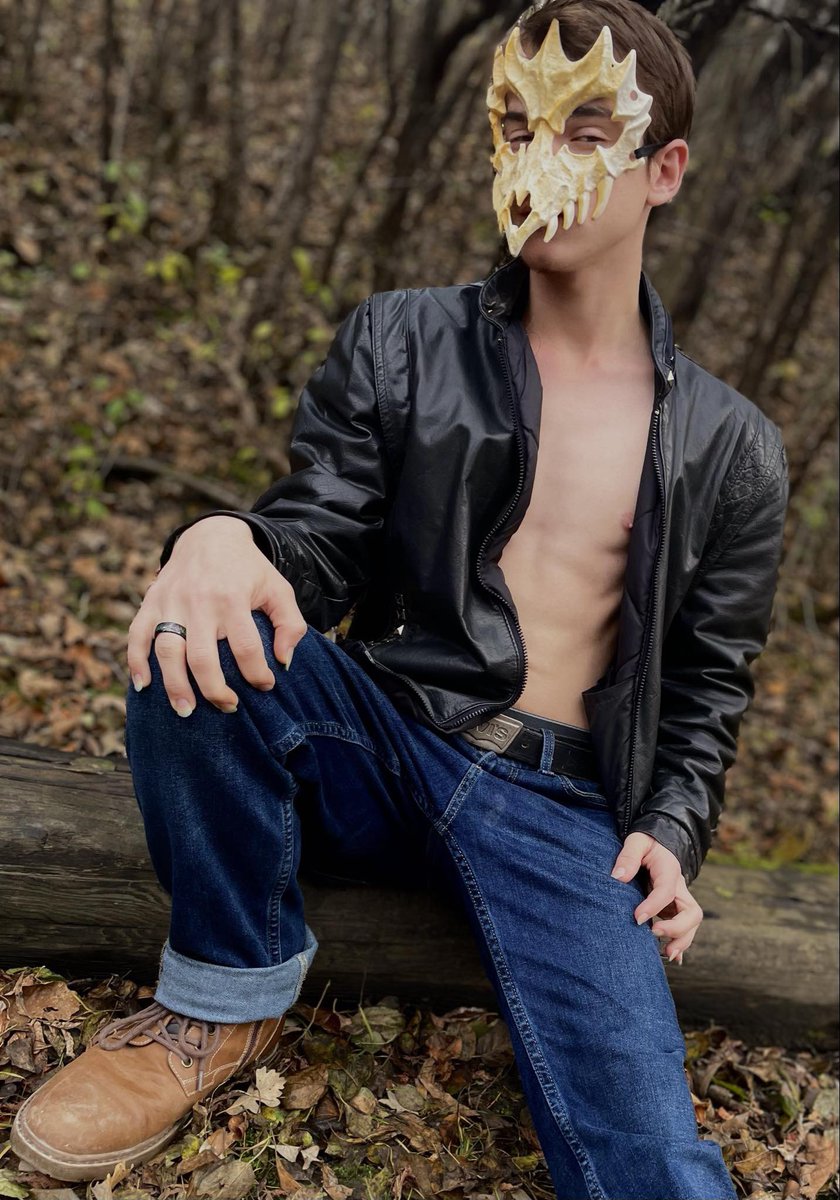 Joshgame51's tweet photo. If you go out in the woods today, you’re sure to see a big surprise https://t.co/J5xw3bqIMJ