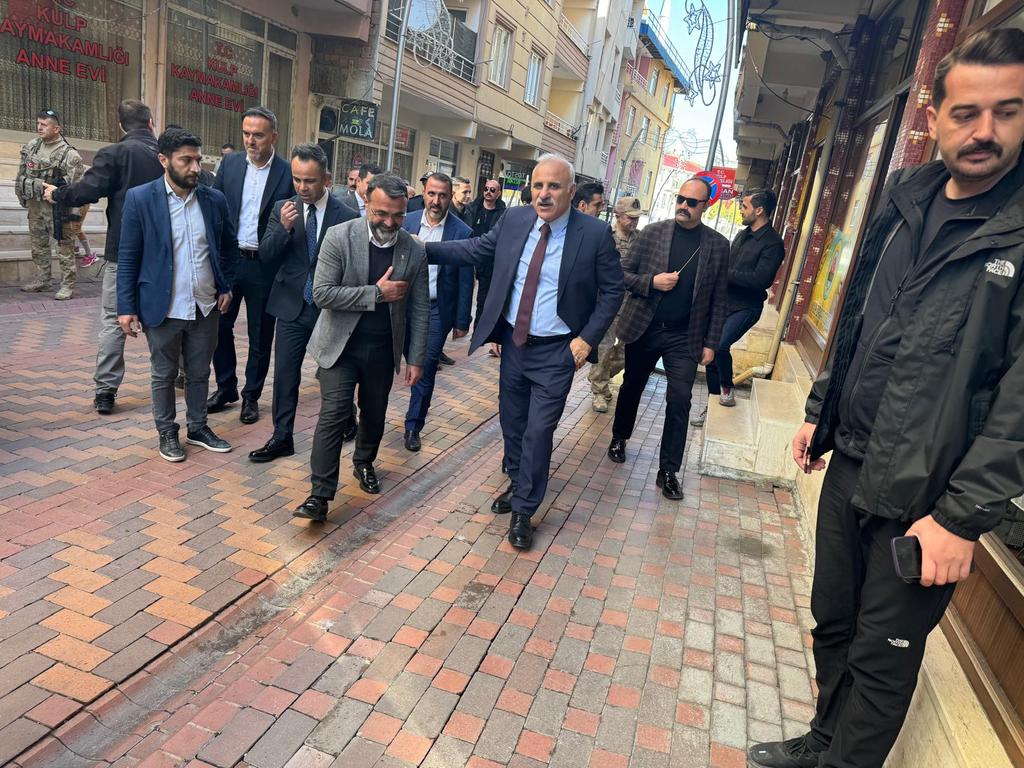 kulp_ak's tweet photo. Diyarbakır Valimiz Sayın Murat ZORLUOĞLU Kulp ilçemizi teşrif ederek, İlçemize yapılan yatırımları yerinde inceleyip, Esnaf ve vatandaşlarımız ile sohbette bulundu.
@erkankandemir 
@yukselmuslum27 
@agral_abdullah 
@RasitOcak 
@Akparti https://t.co/UgujoctT9p