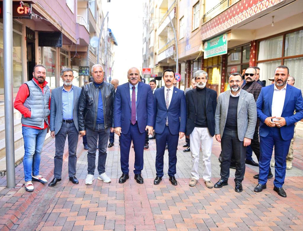 kulp_ak's tweet photo. Diyarbakır Valimiz Sayın Murat ZORLUOĞLU Kulp ilçemizi teşrif ederek, İlçemize yapılan yatırımları yerinde inceleyip, Esnaf ve vatandaşlarımız ile sohbette bulundu.
@erkankandemir 
@yukselmuslum27 
@agral_abdullah 
@RasitOcak 
@Akparti https://t.co/UgujoctT9p