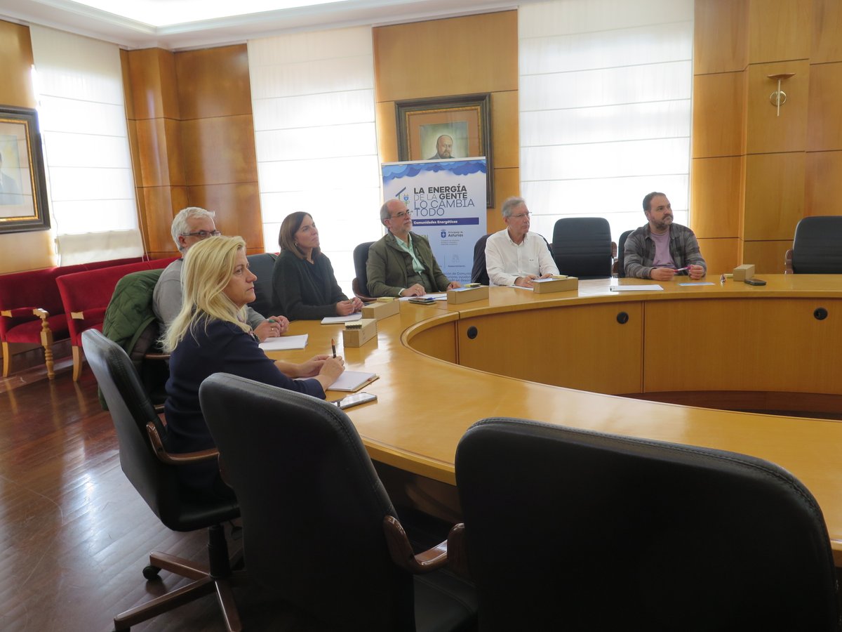 Los <a href="/aytocarreno/">Ayuntamiento de Carreño</a> , #ayuntamientodecorvera, <a href="/GozonDe/">Ayuntamiento de Gozón</a>    y <a href="/aytollanera/">Ayuntamiento Llanera</a>  que integran el GAL <a href="/AdicapAsturias/">ADICAP-Asociación Centro de Asturias Periurbano</a>  se reunieron en #Candás con la <a href="/FundacionFaen/">FAEN</a> para impulsar las comunidades energéticas.