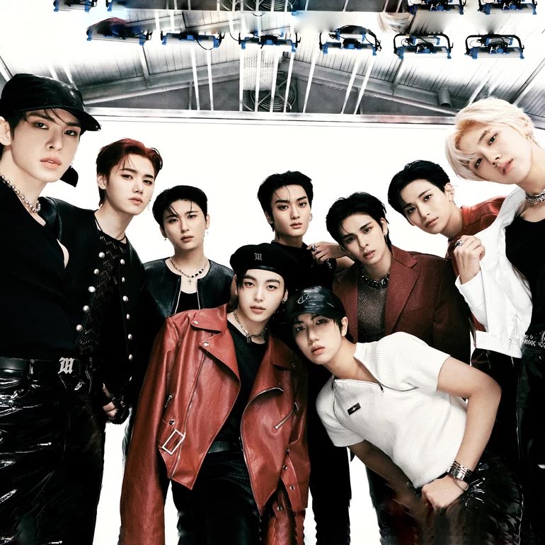 kchartsmaster's tweet image. Congratulations CRAVITY for winning ‘Road to Kingdom: Ace of Ace’.