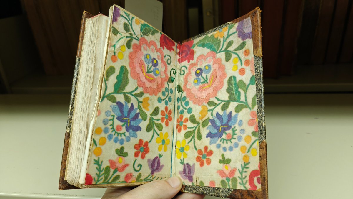 DrKarrSchmidt's tweet image. Emergency Endpapers!
Maybe leaving here, so how about something cheerful?
This improbably colorful modern intervention is decorating a 19th c. coloring manual @NewberryLibrary!(Case N7432.7 .B53 1856)
