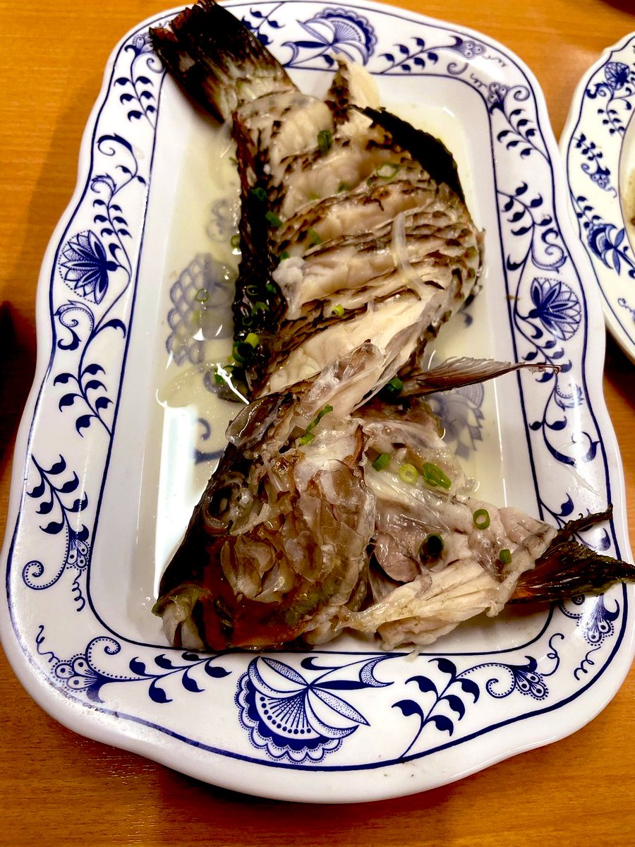 牧志公設市場は一階で選んだお魚2階で調理して出してくれておいしかった〜!イラブチ、夜光貝、ノコギリガサミを食べました 