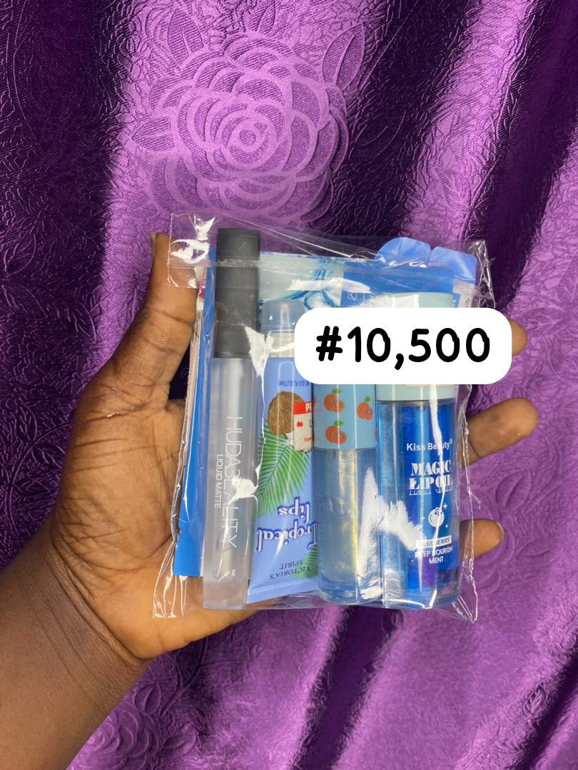 DepejuuDejokee's tweet image. Harmattan will soon be here❤️
   You need lipbalm and lipgloss for that your chapped lips 👄 so keep your lips hydrated 
     Please buy two or more from me to support my small business ❤️
Location: Sango Ota/ Lagos
  Order here: wa.me/message/W25MT4…
