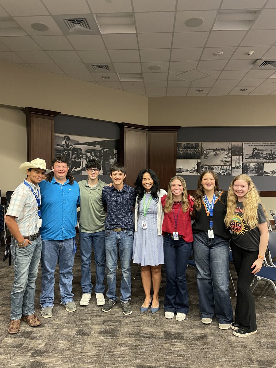 Heading out with the Education Foundation Prize Patrol to surprise our amazing teachers with grants in the Swamp! 🐊Excited to support their innovative ideas.💙Go Gators! #GatorNation #PrizePatrol