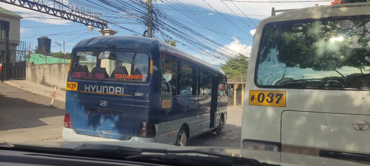 DNSTUHonduras's tweet photo. #TransporteSeguro 

Seguridad total por agentes de la DSTU en distintos puntos de la capital. 

Mediante el seguimiento de las diferentes rutas del transporte, se ha realizado un plan estratégico en donde se están realizando operativos preventivos. https://t.co/DiCit1fyL7
