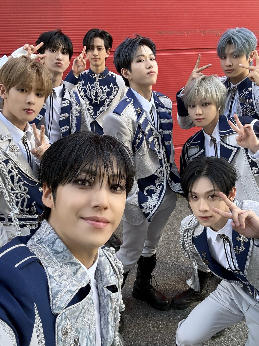 [📷]

┌──────────┐
│⌕ 유│
└──────────┘
연관 검색어
↳ 유나이트는 무대를 찢어⚔️
↳ 유니즈가 함께 달려준 덕분에
    로드투킹덤 파이널까지 완주 성공.ᐟ.ᐟ
↳ 유나이트의 신념은 유니즈(´｡•᎑•`)っ♥️

#YOUNITE #유나이트 #신념 #Faith
#브랜뉴뮤직