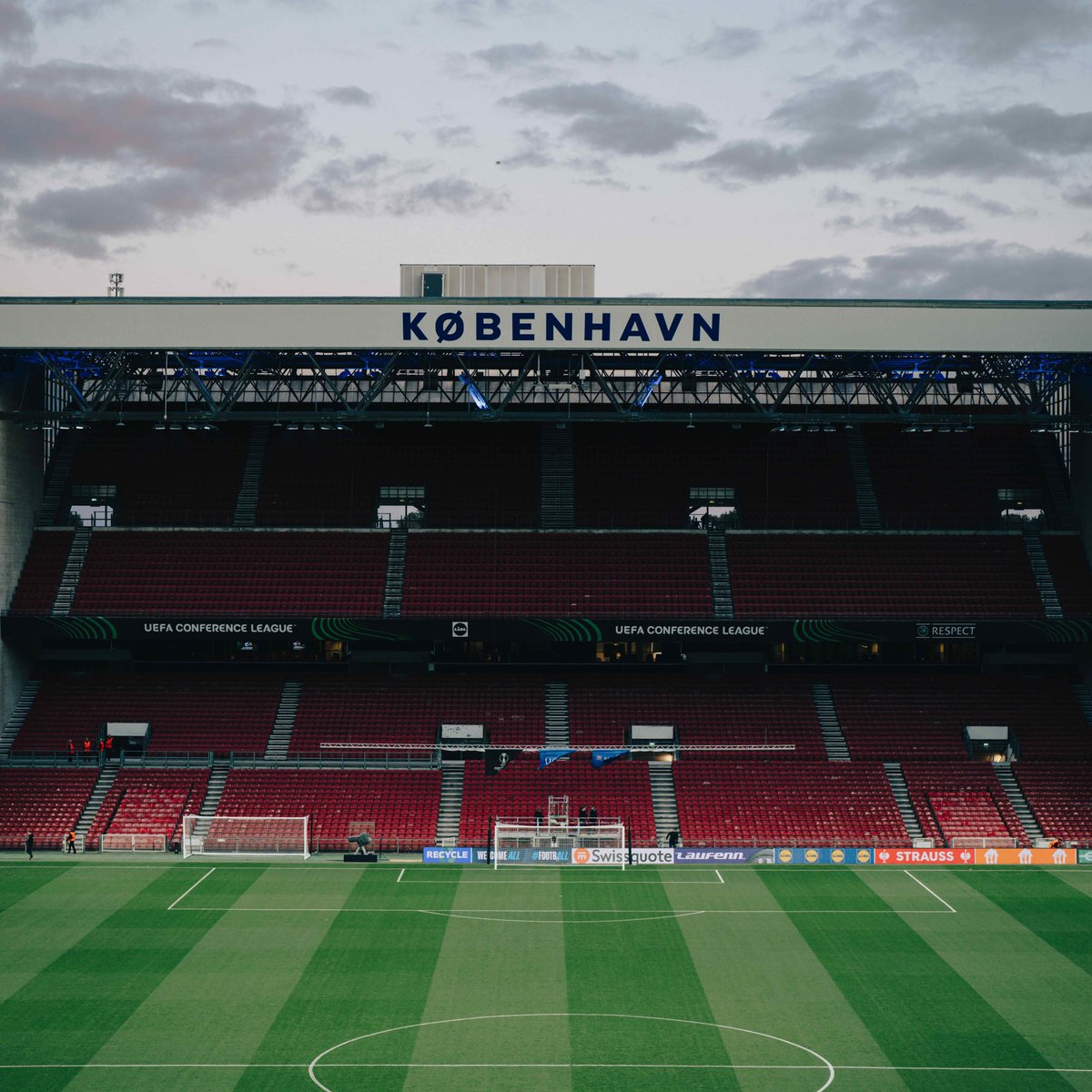 FCKobenhavn's tweet photo. The stage is ready🌎🌌

#fcklive #uecl https://t.co/0vYaZ5AkBl