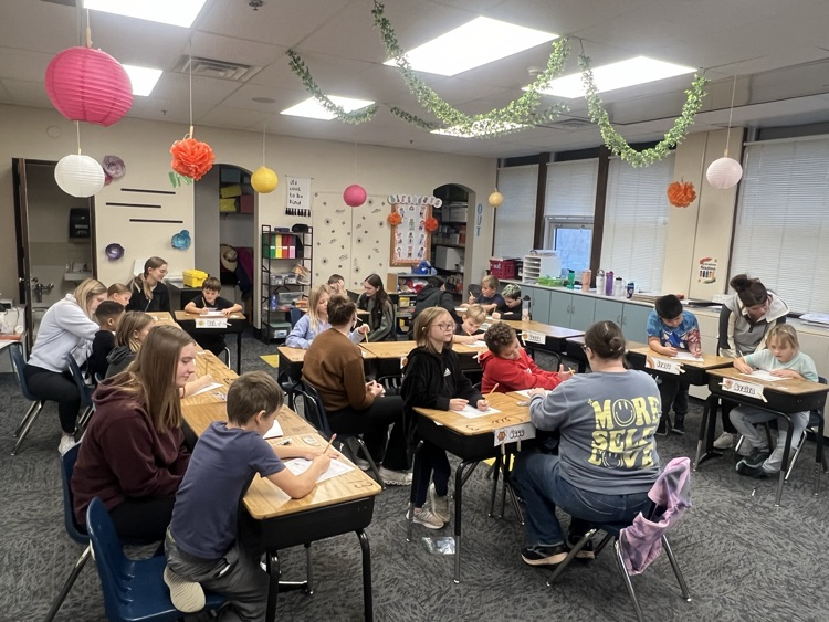 AberdeenOMT's tweet photo. OMT is so lucky to have future teachers from NSU in our building! Yesterday they helped third graders with their opinion writings.  #asdomt #aberdeenpublicschools https://t.co/byC2PAEbx4