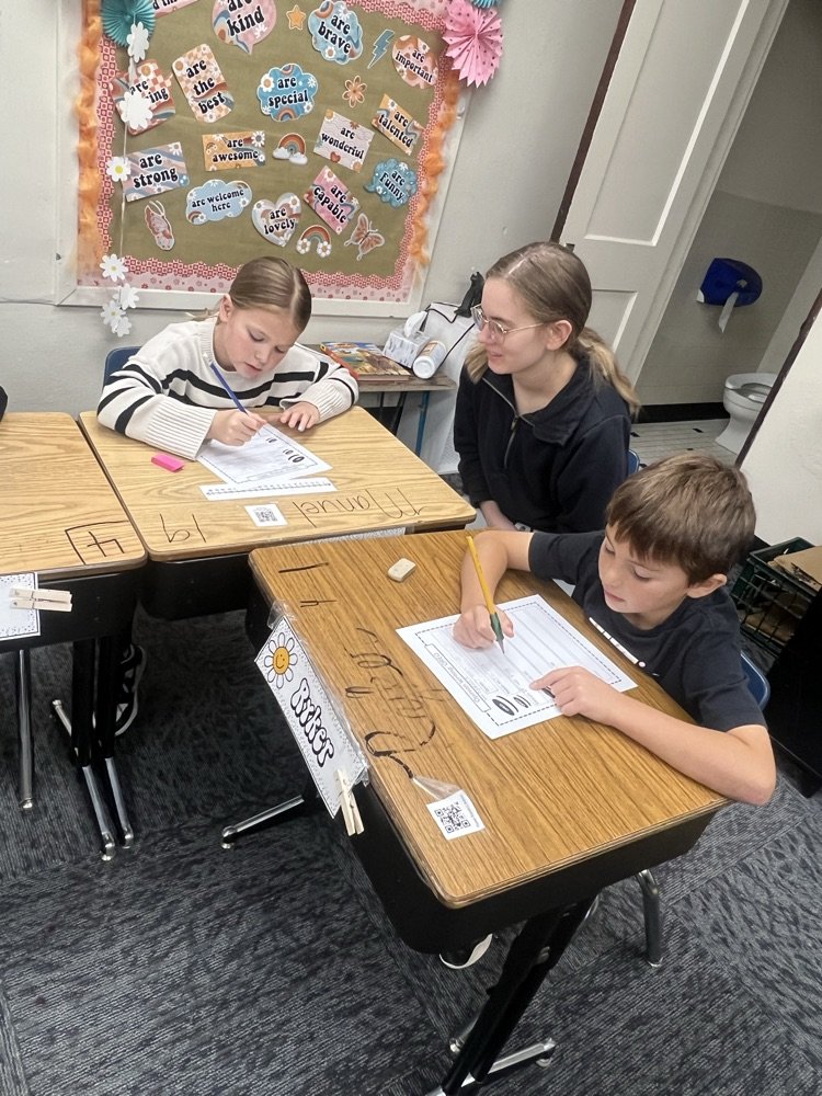 AberdeenOMT's tweet photo. OMT is so lucky to have future teachers from NSU in our building! Yesterday they helped third graders with their opinion writings.  #asdomt #aberdeenpublicschools https://t.co/byC2PAEbx4