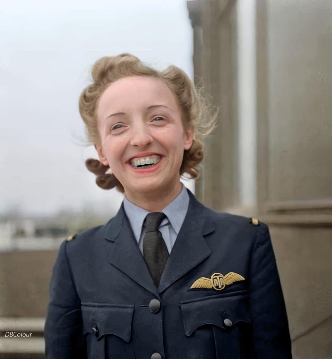 sallyacb275's tweet image. Their Name Liveth Forevermore
Second Officer Irene Arkless
‘Hoping to do my bit, for our dear old country’
3 Jan 1943, her Oxford V3888 crashed onto a house outside Cambridge, engine failure on take-off.
Buried Carlisle (Stanwix) Cemetery @CWGC