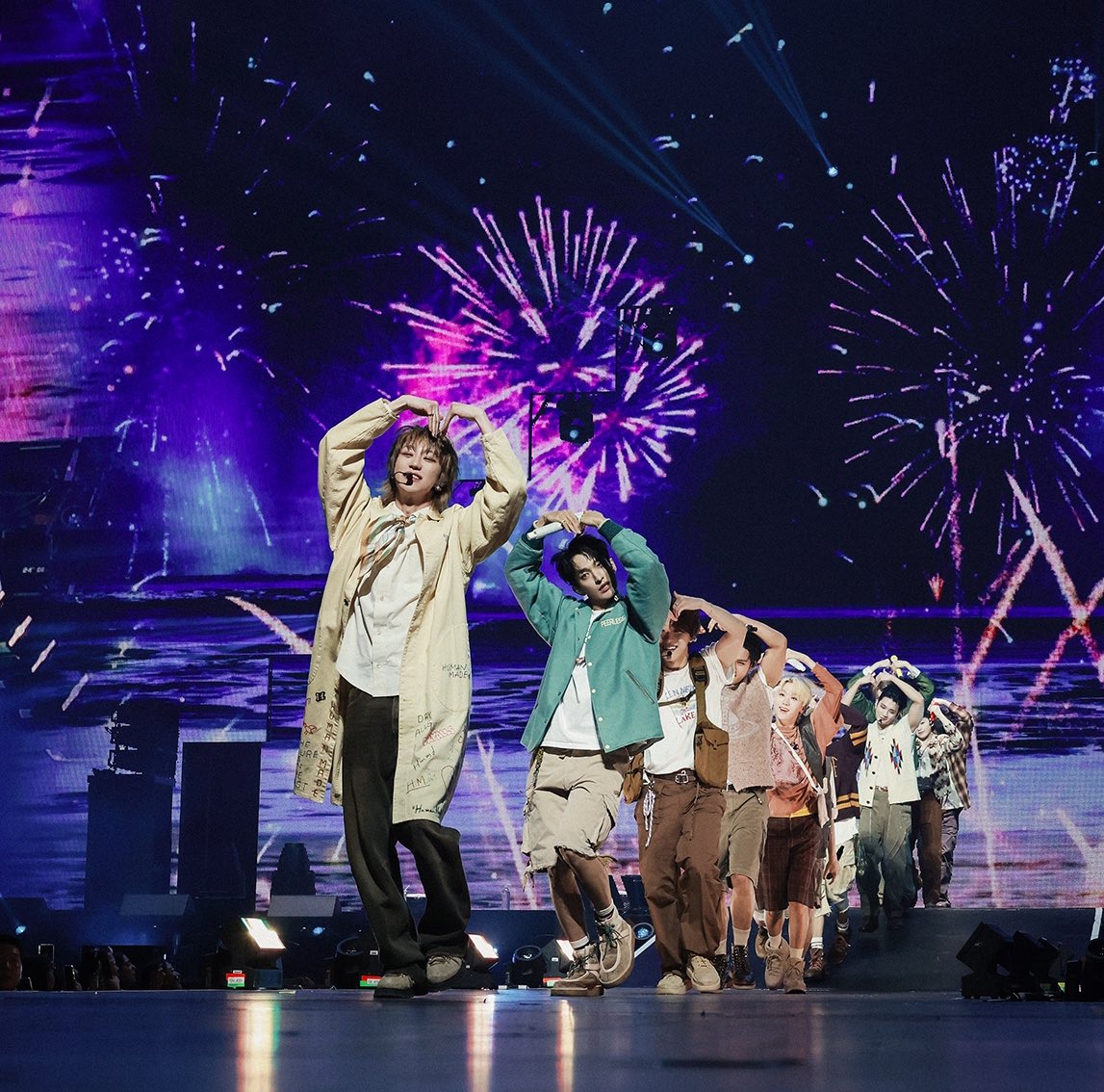 luvr8hao's tweet image. in light of them celebrating haos birthday at the show, here’s a thread of some of the cute interactions he shared with his members last night &amp;lt;3