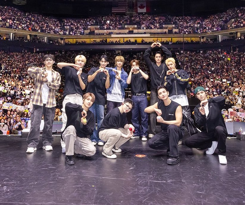 luvr8hao's tweet image. in light of them celebrating haos birthday at the show, here’s a thread of some of the cute interactions he shared with his members last night &amp;lt;3