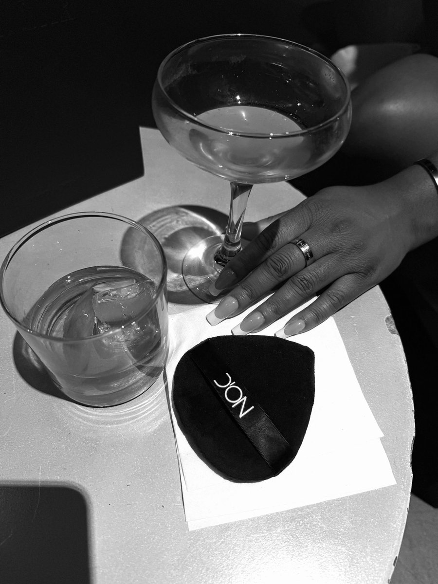 summerdonbell's tweet photo. 1 more sleep… #doncosmetics 🖤 https://t.co/wtk1KlHftP