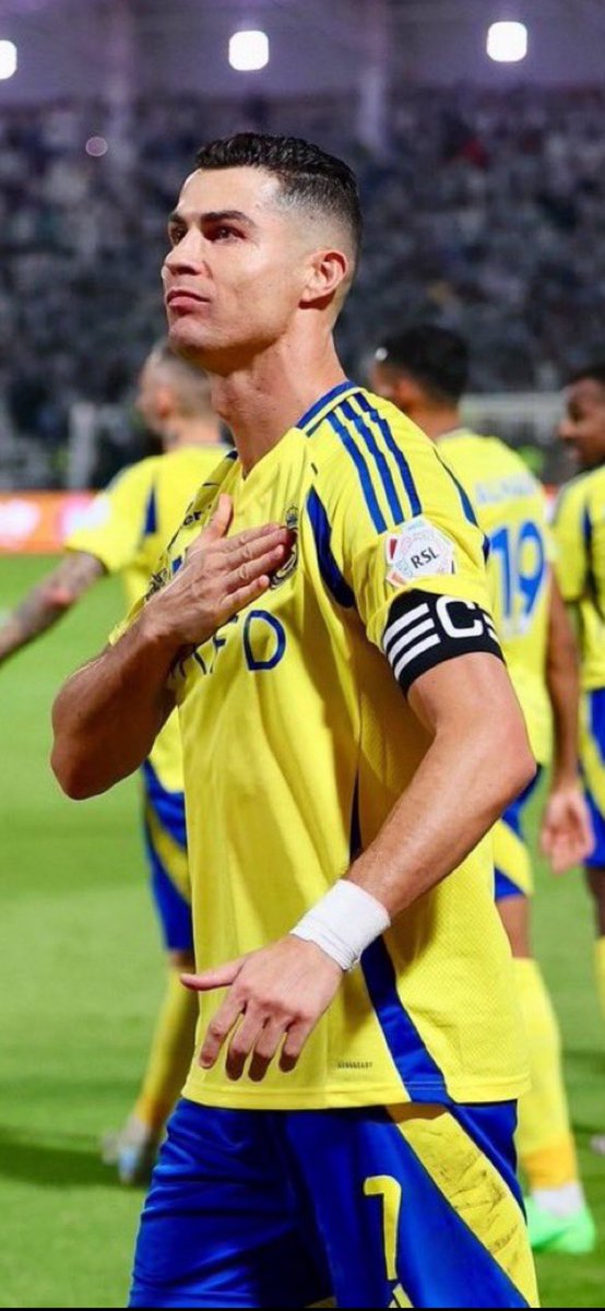 #كريستيانو_رونالدو
ميتين عليه يبوونه ولكن اللهم اجعله لاعباً في النصر لين يعتزل الكورة