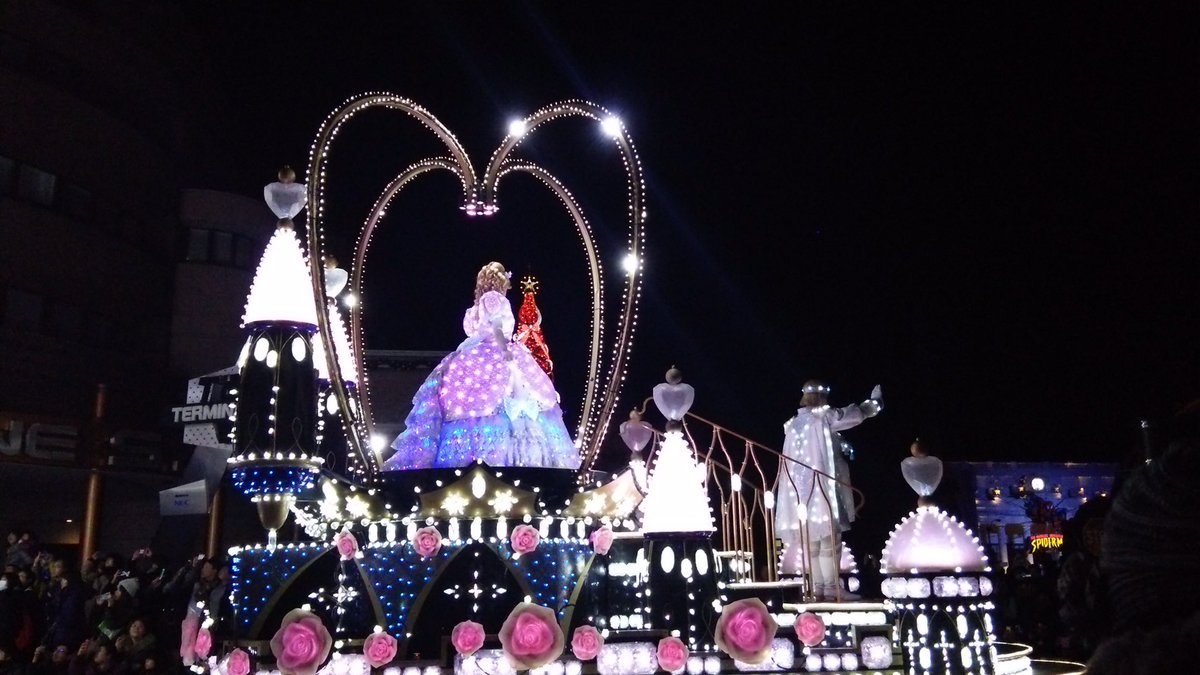 _prince55_'s tweet photo. 10年前、当時小学生だった私が撮ったUSJクリスマス🎄🪄︎︎✨
今でもアルバムに残ってるけど、このキラキラした感じ大好きだったなあ🌟

 #USJファン  #USJクリスマス  #天使がくれた奇跡 https://t.co/E0Oj8hYypx