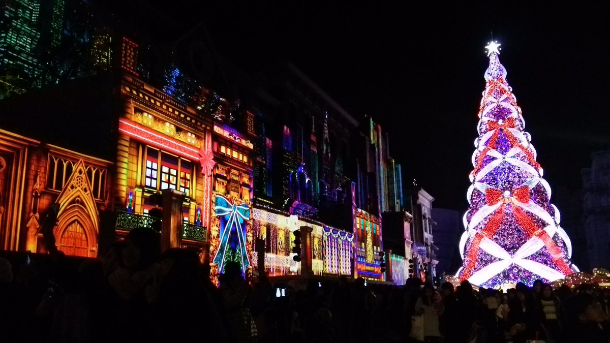 _prince55_'s tweet photo. 10年前、当時小学生だった私が撮ったUSJクリスマス🎄🪄︎︎✨
今でもアルバムに残ってるけど、このキラキラした感じ大好きだったなあ🌟

 #USJファン  #USJクリスマス  #天使がくれた奇跡 https://t.co/E0Oj8hYypx