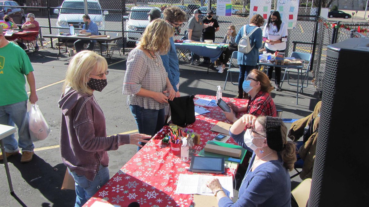 ICTAltGiftMkt's tweet photo. #TBT to 2020, our pandemic-era “lite/fresh-air” market. Glad we haven’t needed an outdoor event again (🤞)! Join us inside Hillside CC this Saturday for the 30th event in their spacious, well-ventilated fellowship hall. But of course, wear a mask if it makes you comfortable. 😍 https://t.co/olce1jMmkf