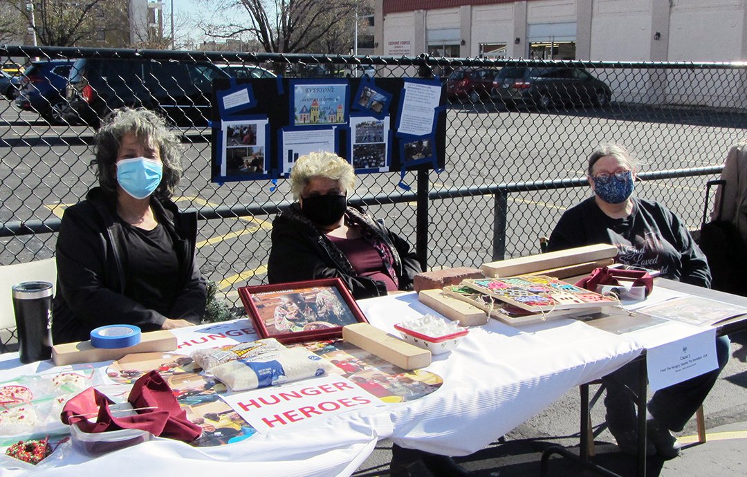 ICTAltGiftMkt's tweet photo. #TBT to 2020, our pandemic-era “lite/fresh-air” market. Glad we haven’t needed an outdoor event again (🤞)! Join us inside Hillside CC this Saturday for the 30th event in their spacious, well-ventilated fellowship hall. But of course, wear a mask if it makes you comfortable. 😍 https://t.co/olce1jMmkf