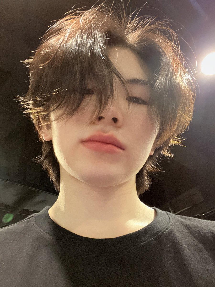 aludraexe's tweet photo. no reveal skin. just woozi thirst trap selfie with this fucking angle. https://t.co/eYniHyj7ZN