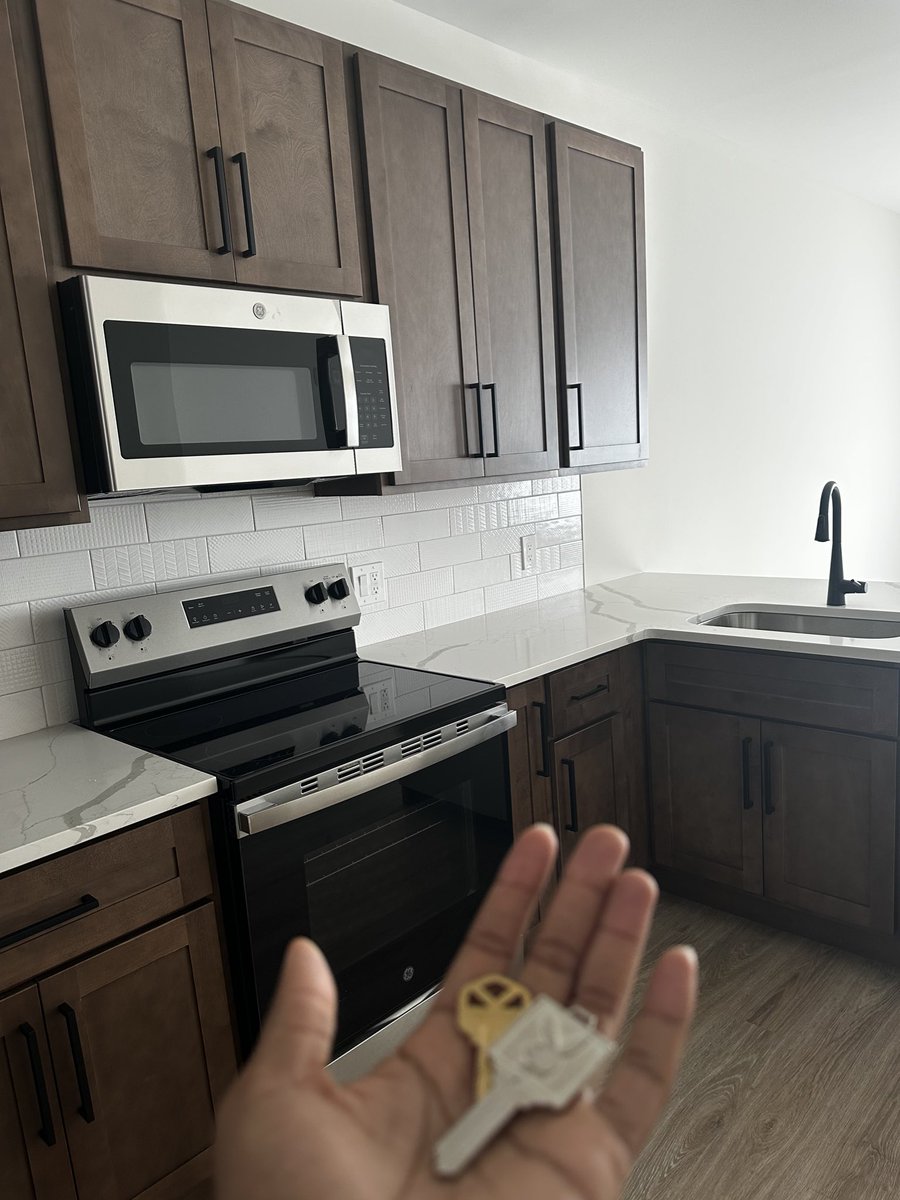 therealnyfromny's tweet photo. Well on a brighter note… new car &amp; my first apartment, all by myself just in time for the holidays… make some noise y’all wtf https://t.co/QhWC1s8PNe