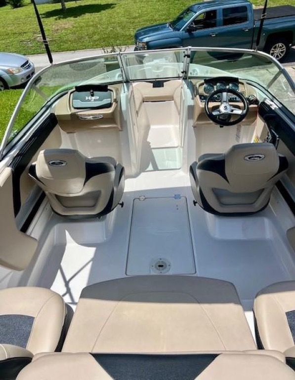 boatcrazy's tweet photo. 2018 #Bowrider – Loaded &amp; well-maintained! Mooring &amp; trailering covers, 2 Biminis, trolling motor w/remote, live well, #Garmin GPS, Bluetooth radio, &amp; trailer w/swing-away tongue.

🔹 $29,450
🔹 #Jacksonville #Florida

〰️〰️⁠
🔗 https://t.co/QKO1RF0rdn
〰️〰️⁠ https://t.co/DKKxfFmVyk