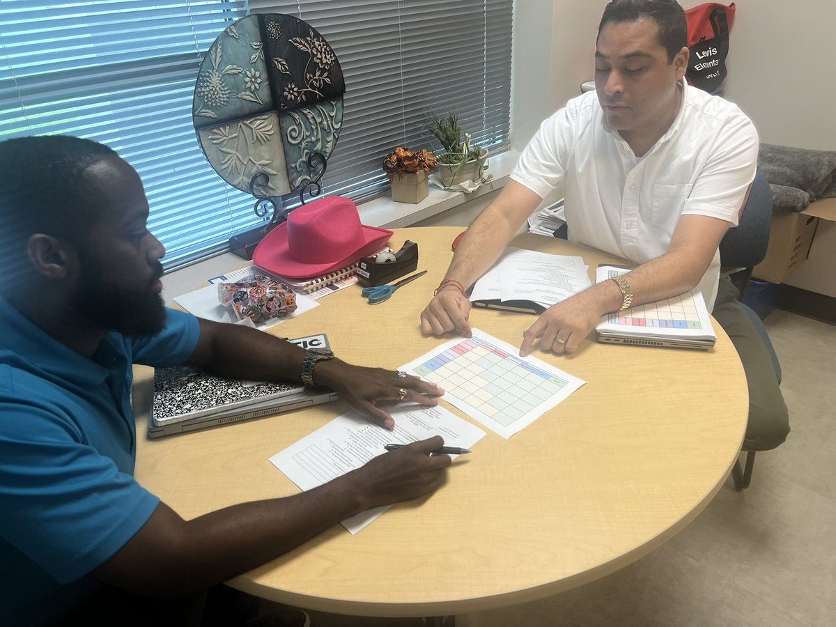 KWilliamsDLD's tweet image. Another amazing opportunity for Leadership Development @DLewisLonghorns with Mr. Garcai! Mr. Holloway from ALA is shadowing and has the opportunity to join in on powerful data meetings! #outcomedriven #studentfocused #Accountability #LeadershipDevelopment