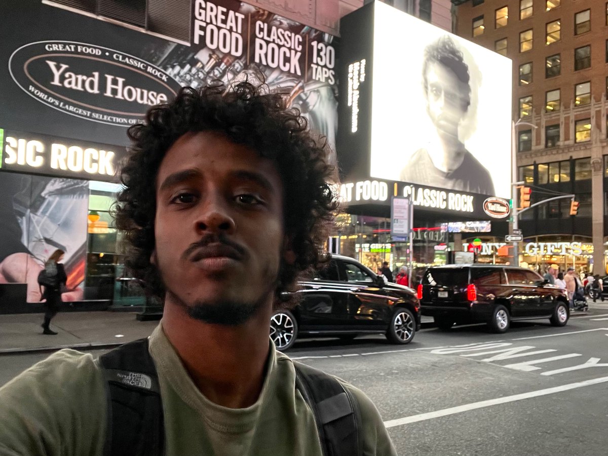الود بتاع جمعة مباركة جايبنو في Time square