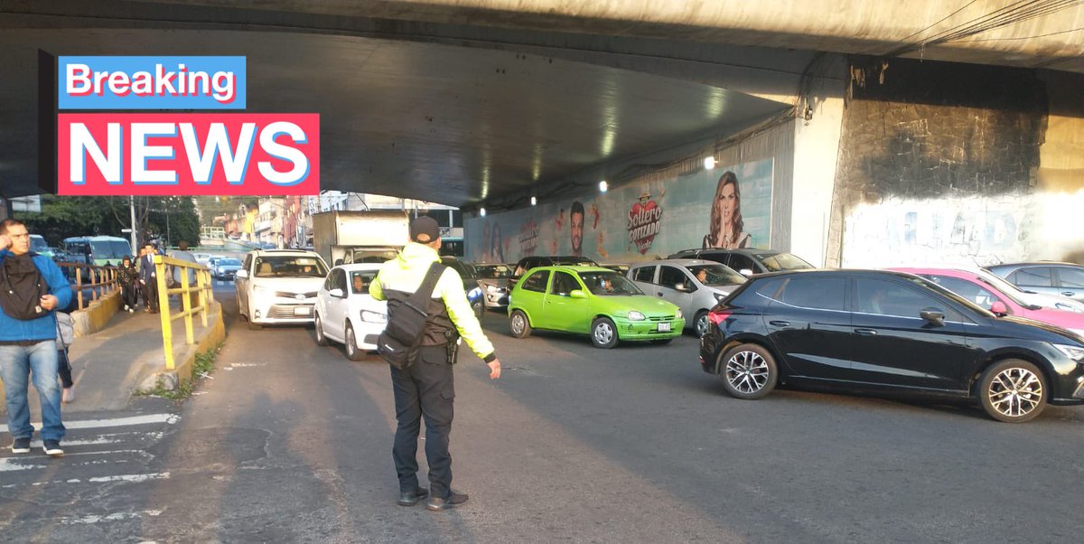 EnlaceTAguilas's tweet photo. #buenas así tempranito empezó el dispositivo de @OVIALCDMX con la mejor #ZonaVial5.
Estás acciones ayudan muchísimo a que el tráfico que viene de @ComunidaDesier2 y #OlivardelosPadres sea más fluido. Gracias #Anubis #Rayo5 #Rayo5-4 🎖️🎖️🎖️ @observseguridad @PORLASAGUILAS https://t.co/ieSIaqTmRa