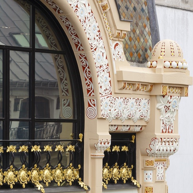 Les #GaleriesLafayette dévoilent leur façade néo-byzantine entièrement restaurée ! ✨Un chef-d'œuvre Art nouveau à (re)découvrir au cœur de Paris et dont la rénovation marque une étape importante dans la valorisation du patrimoine architectural du grand magasin. 
(c) Archives GL