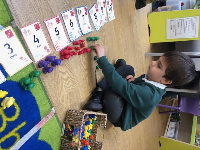 sheen_mount's tweet photo. Subitising in maths and Autumn leaf painting in art here in Reception! https://t.co/eZiJE9o4eo