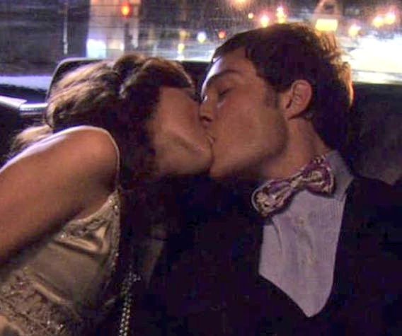 Lov_Ciro's tweet photo. 17 anni fa chuck bass e blair waldorf davano inizio a una delle coppie più amate e odiate in assoluto, 17 anni fa iniziava per davvero gossip girl, victor victrola sarai sempre LA puntata. https://t.co/Z4APoITBMo