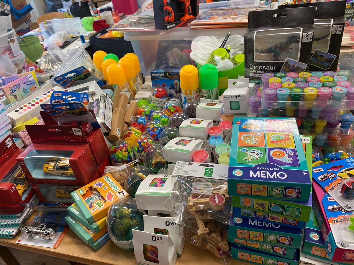 Lieve klanten van @zeemantextiel Ridderkerk!
Dank jullie wel voor al het speelgoed dat jullie doneerden aan de Speelgoedbank. Zij zorgen voor speelgoedpakketten voor de kinderen.
En die worden nu nog mooier! 
Dank jullie wel!