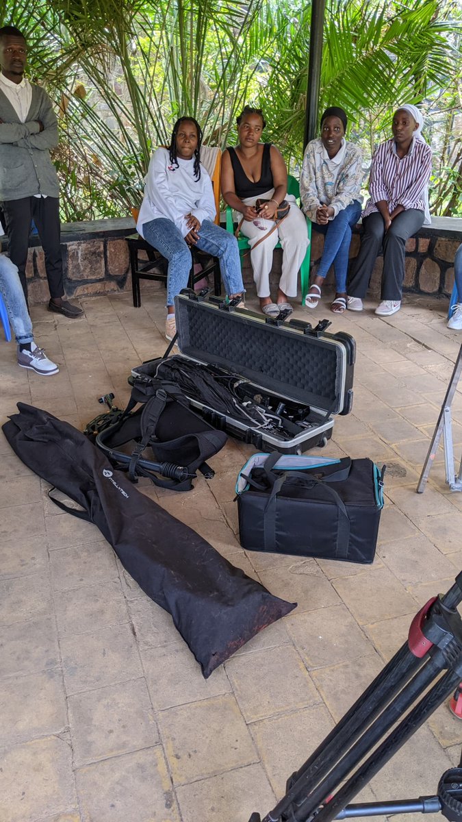 IbigwiA35409's tweet image. Building Dreams, Behind the Scenes 🎬✨
From ideas to impactful films—students making it happen!
#FilmmakingJourney #CreativeDreams #HumanTouch