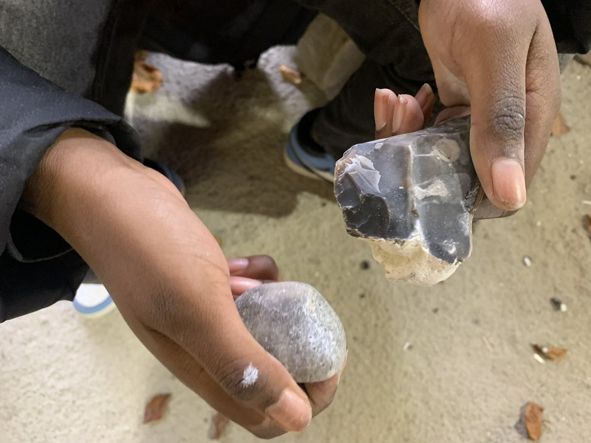 Les élèves de 6eme du collège ont remonté le temps et ont vécu pendant une journée à l’époque de la préhistoire. À travers différents ateliers , ils ont appris à vivre comme les Hommes de la préhistoire. 
<a href="/Samara_Parc/">Samara Parc Archéologique</a>