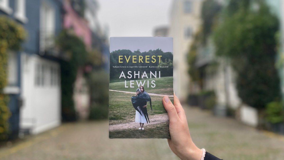 In these twenty-one striking stories, Lewis creates a stark world of fleeting infatuations, violent compulsions, unexpected solace and the sombre ghost of memories.

Happy publication day to Ashani Lewis and EVEREST 🗻🪶

📚waterstones.com/book/everest/a…
📚uk.bookshop.org/p/books/untitl…