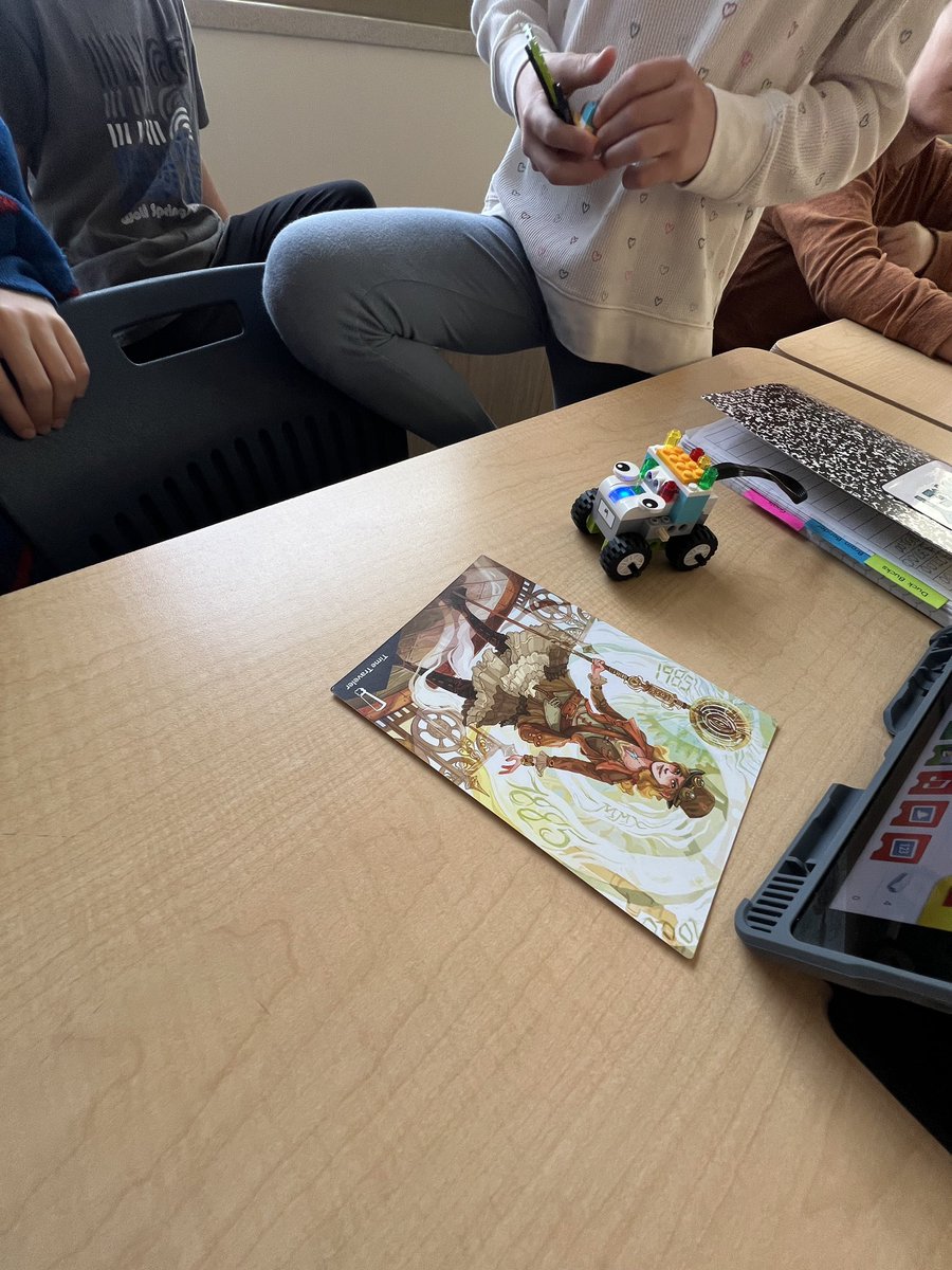 Ss designed a light source for a specific character using the #designthinking process. Presenting first designs for TAG feedback: tell a compliment, ask a question, give a suggestion.