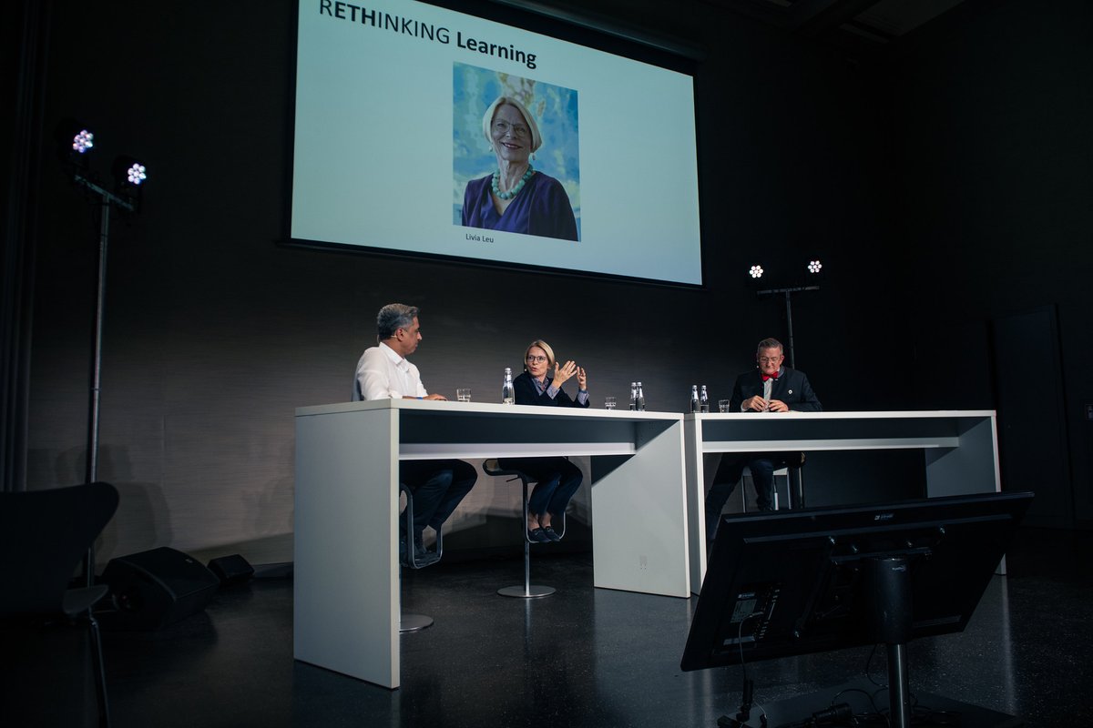 BotSchweizDE's tweet image. Panel mit Chris Luebkeman und @ManuKapur24 von der @ETH Zürich an der  #BerlinScienceWeek zum Thema lebenslanges #Lernen. Eine gute Gelegenheit, die Theorie mit der diplomatischen Praxis ins Verhältnis zu setzen. @BerlinSciWeek