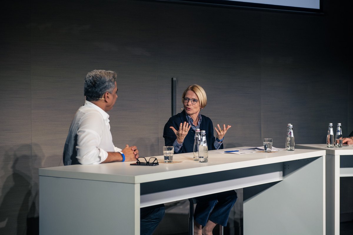BotSchweizDE's tweet image. Panel mit Chris Luebkeman und @ManuKapur24 von der @ETH Zürich an der  #BerlinScienceWeek zum Thema lebenslanges #Lernen. Eine gute Gelegenheit, die Theorie mit der diplomatischen Praxis ins Verhältnis zu setzen. @BerlinSciWeek