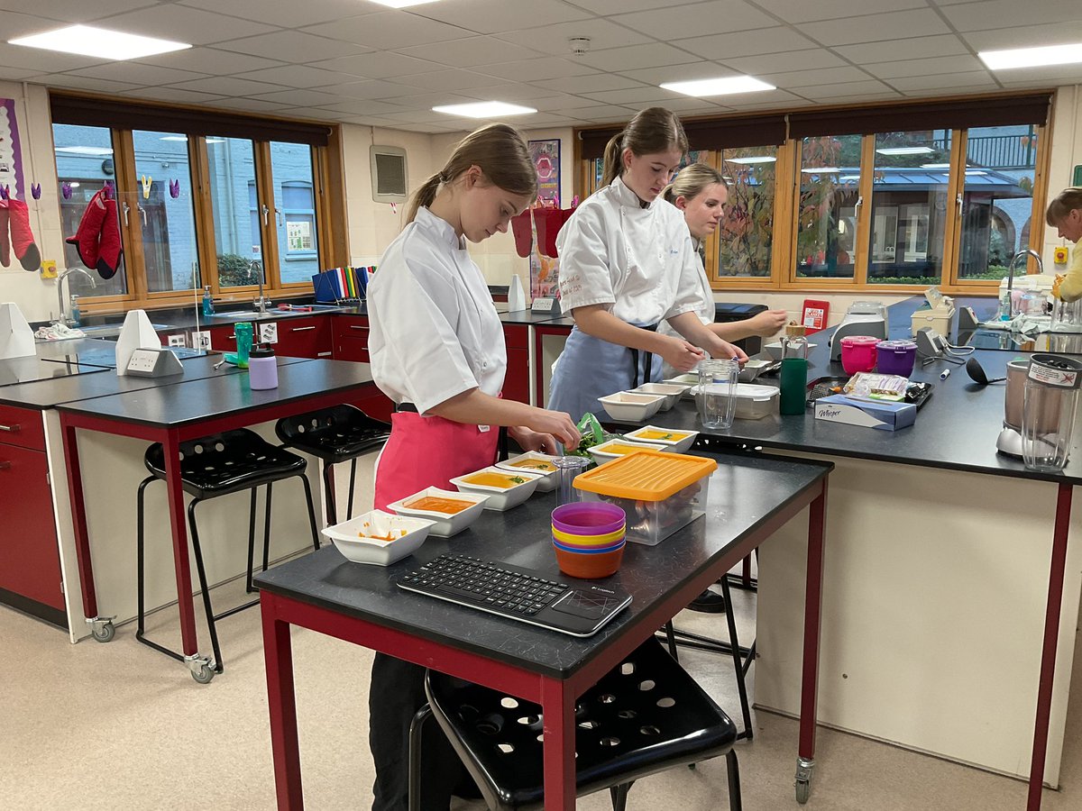 PipersSenior's tweet image. #piperssixthform #pipersyear12 soups…..how to make a smooth vegetable soup preserving as many micronutrients as possible