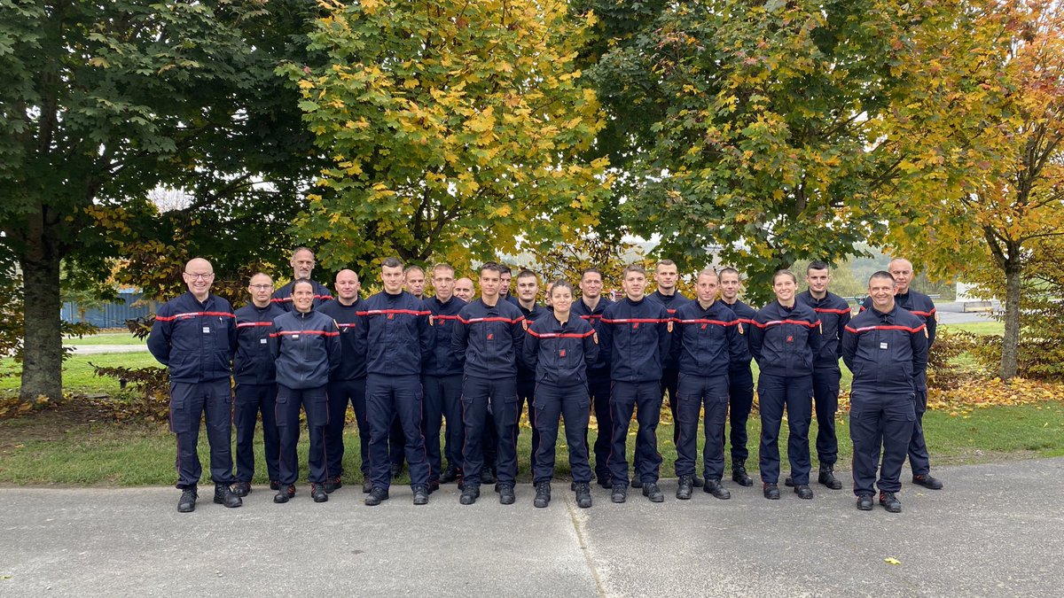 Cette semaine a débuté la formation initiale des sapeurs-pompiers professionnels. 👩🏻‍🚒👨🏼‍🚒

La direction, en présence du Colonel hc Marc Horeau et du Colonel François Schmidt est venu saluer la nouvelle promotion. 

Merci aux formateurs et bonne formation à tous💪🏻