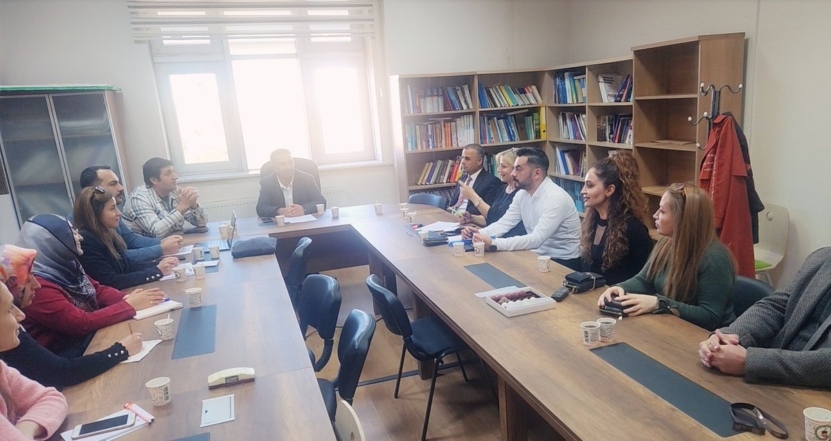 EsinOrunc's tweet photo. İnsan yaşam enerjisini aidiyet hissettiği insanlarla iletişim kurup onlarla yaşayarak yüceltir. Biz de bugün Van YYU SHMYO olarak Muradiye MYO ile birlikte ÇAP(çift anadal programları) toplantısı yapıp çalışmalarımıza hız kazandırdık.#vanyyu https://t.co/5PgtovhL3p