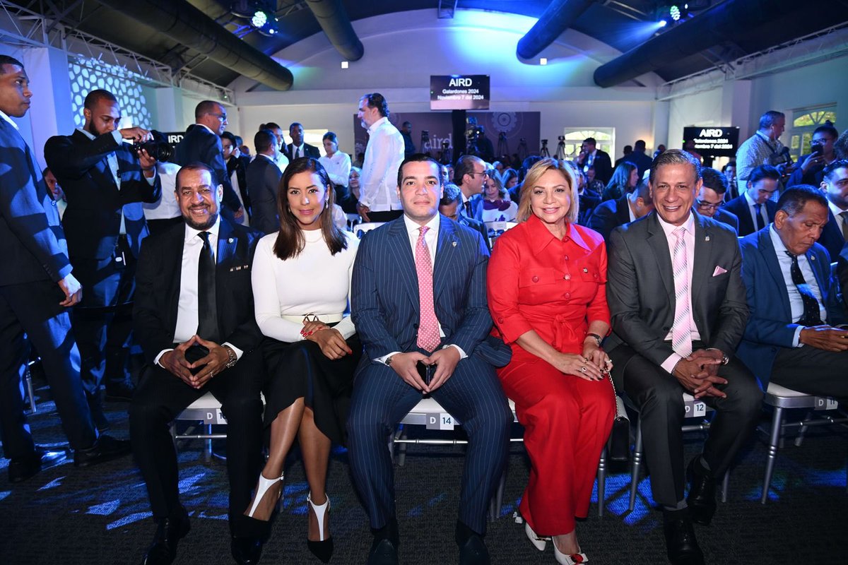 Pachecoalfredoo's tweet photo. Con esfuerzo conjunto de todos los partidos políticos representados en este órgano legislativo, seguimos construyendo un país más próspero y equitativo. Este reconocimiento de la @airdmedia es una señal de que vamos en el camino correcto. Gracias a todos los que nos acompañan en esta misión. #GalardonAIRD2024