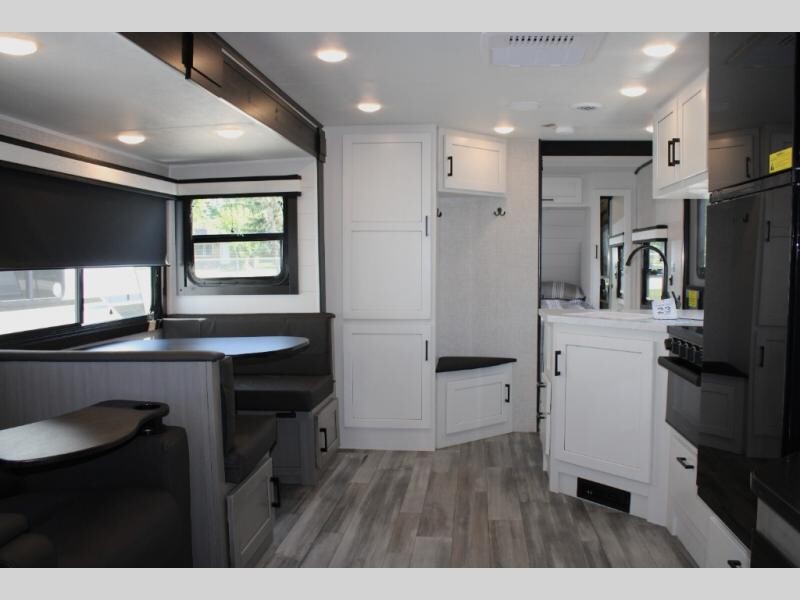 Hamiltons_RV's tweet photo. Take a look 👉 https://t.co/8VGBHG8CRf at this New 2024 Jayco Jay Feather 27BHB! This 33-foot bunkhouse has an outdoor kitchen! It sleeps 8 and has 1 slide. 🌟 This could be yours for $35,990. Where are you heading first?
#HamiltonsRV #Travel #Nature https://t.co/ZUqx0ppVIt