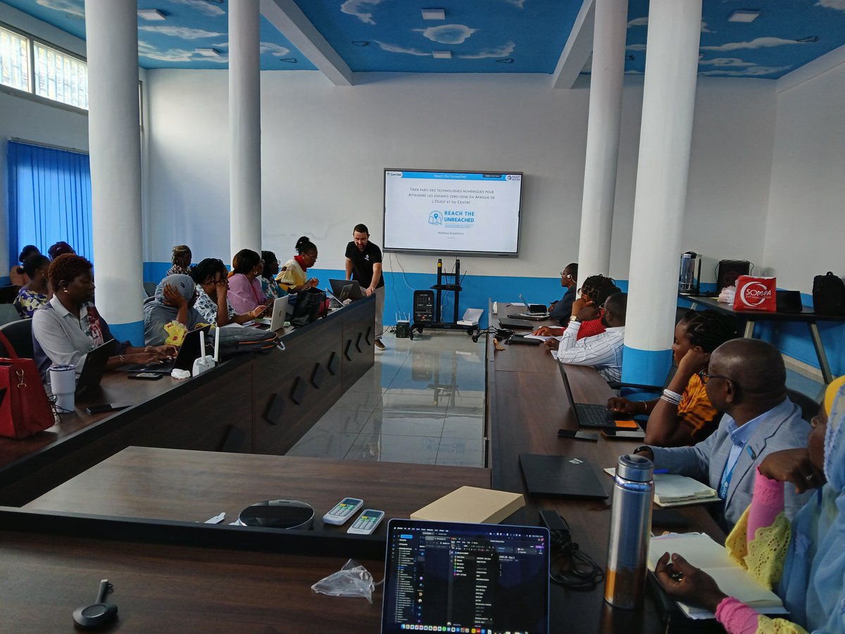 🌍 CartONG a dernièrement conduit une mission au Cameroun avec l'UNICEF et MapAction pour former les équipes locales en #SIG sur QGIS et Python. Ces efforts contribuent à mieux intégrer les données géospatiales dans les décisions de santé publique. #Santé #InnovationGeospatiale