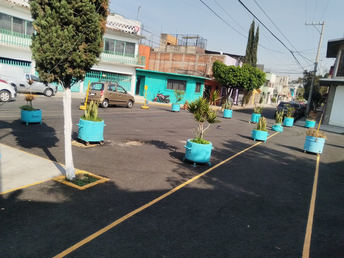 tizac's tweet photo. @iztacalconews @IztacalcoAl @PCIztacalcoCDMX @isidrocorro @C5_CDMX @locatel_mx  buenos dias es legal esto es en el retorno 1 de sur 16 agrícola oriengal en la alcaldía iztacalco atras del mercado de la agrícola oriental https://t.co/Y60bkvdKX0